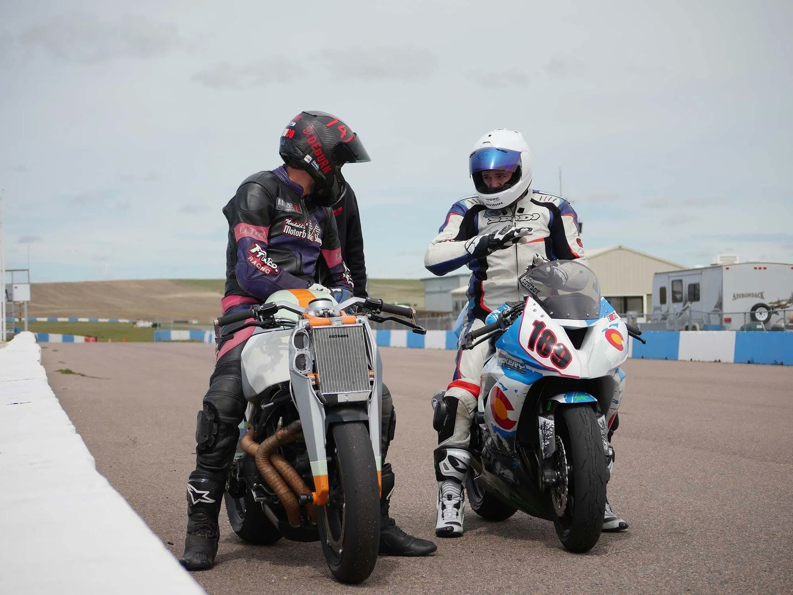 Unnumbered Ronin practice bike on track next to a sportbike